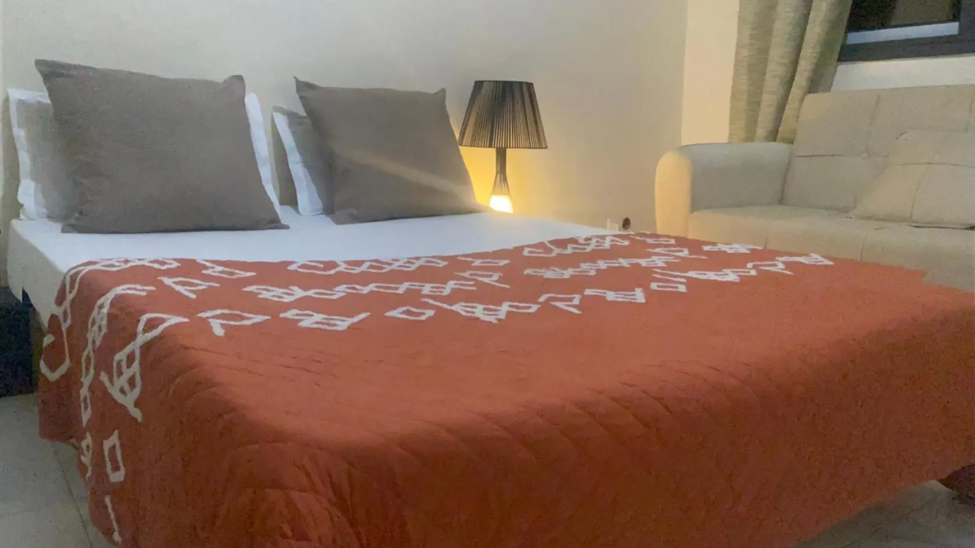 Room For Rent In An Apartment And Bathroom location